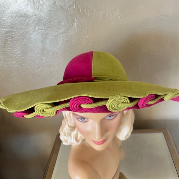BREATHTAKING 1950s' FUCHSIA/OLIVE GREEN WIDE BRIM HAT - Picture 5 of 14
